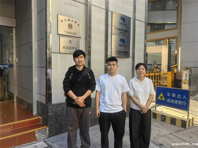 师生合影 - 副本.png 师生合影 - 副本.png